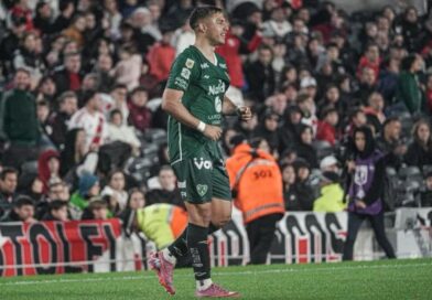 Sarmiento dio el golpe en el Monumental, ganó 1-0 y profundizó la crisis de River