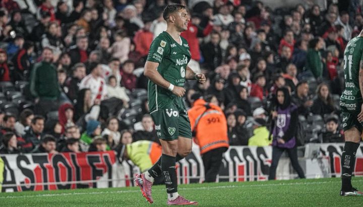 Sarmiento dio el golpe en el Monumental, ganó 1-0 y profundizó la crisis de River