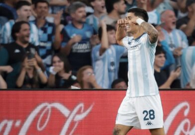 Con un gol agónico, Racing le dio otro golpe a River y avanzó de ronda